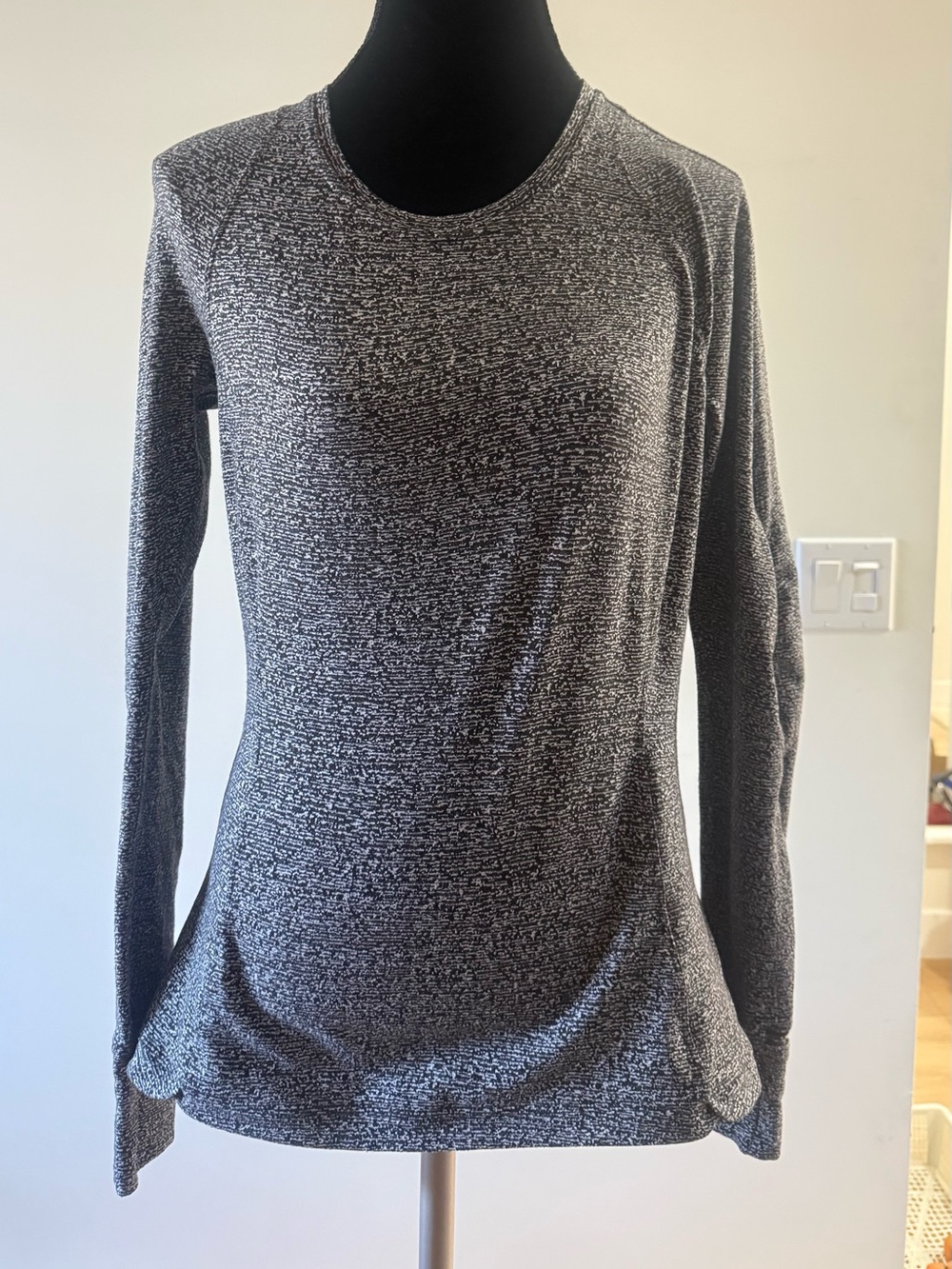 Lululemon women’s long sleeve shirt ,size 10